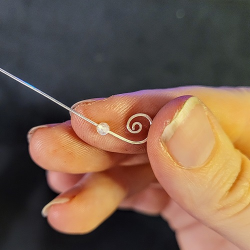 Jennifer Brooks's Glass and Ice Simple Woven Stick Pearl Necklace - , Contemporary Wire Jewelry, Wire Wrapping, Wrapping, Wire Wrapping Jewelry, Push the bead close 